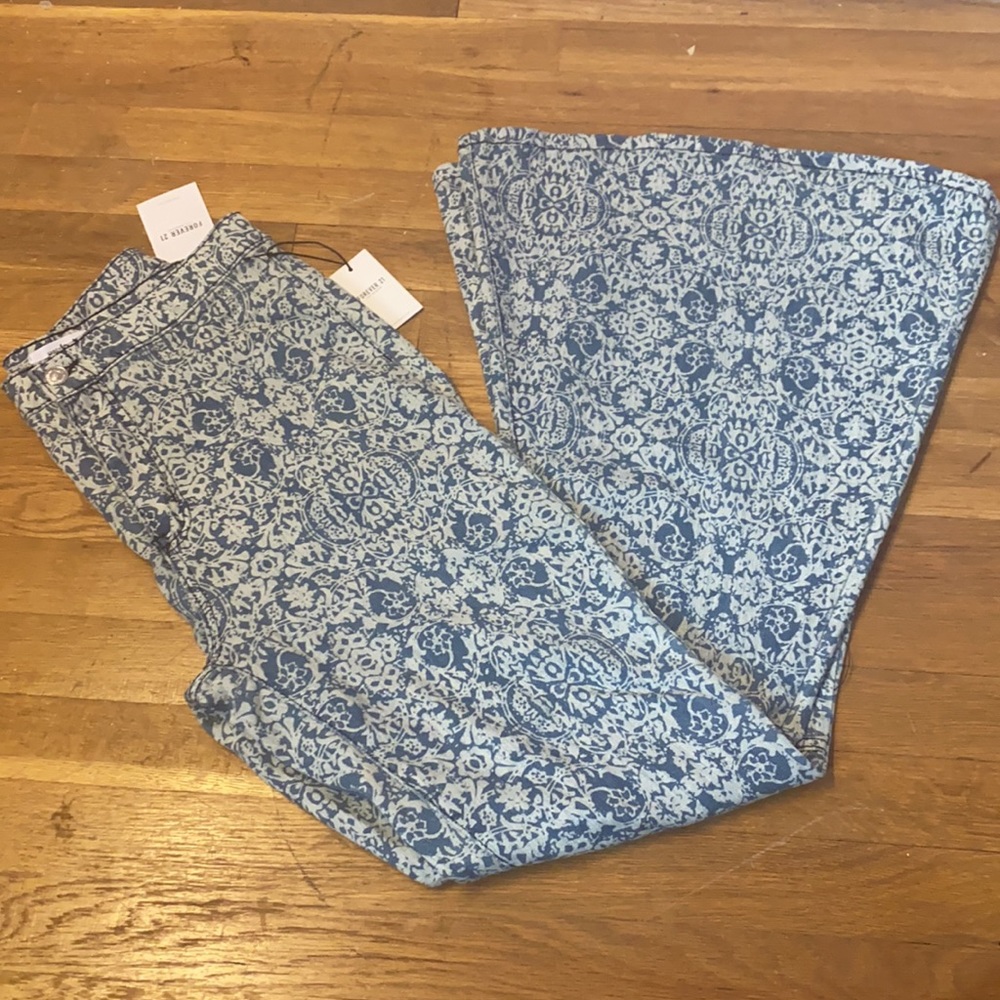 Forever 21 hippie boho bell bottom jeans size 30 with stretch Brand new with tag